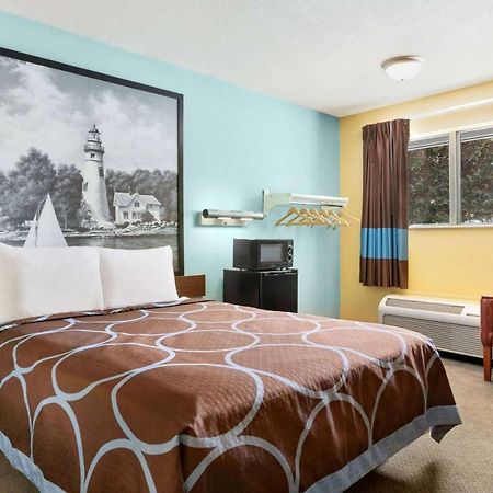 Super 8 By Wyndham Findlay Hotel Bagian luar foto