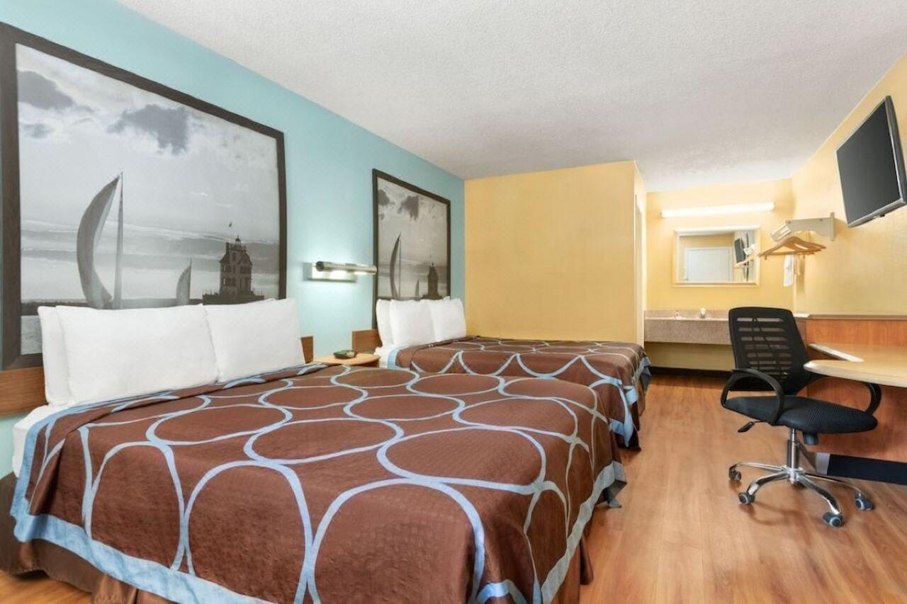 Super 8 By Wyndham Findlay Hotel Bagian luar foto