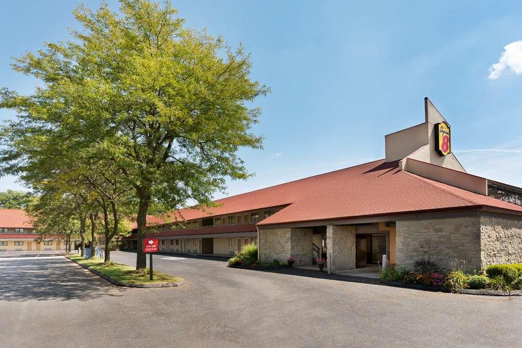 Super 8 By Wyndham Findlay Hotel Bagian luar foto