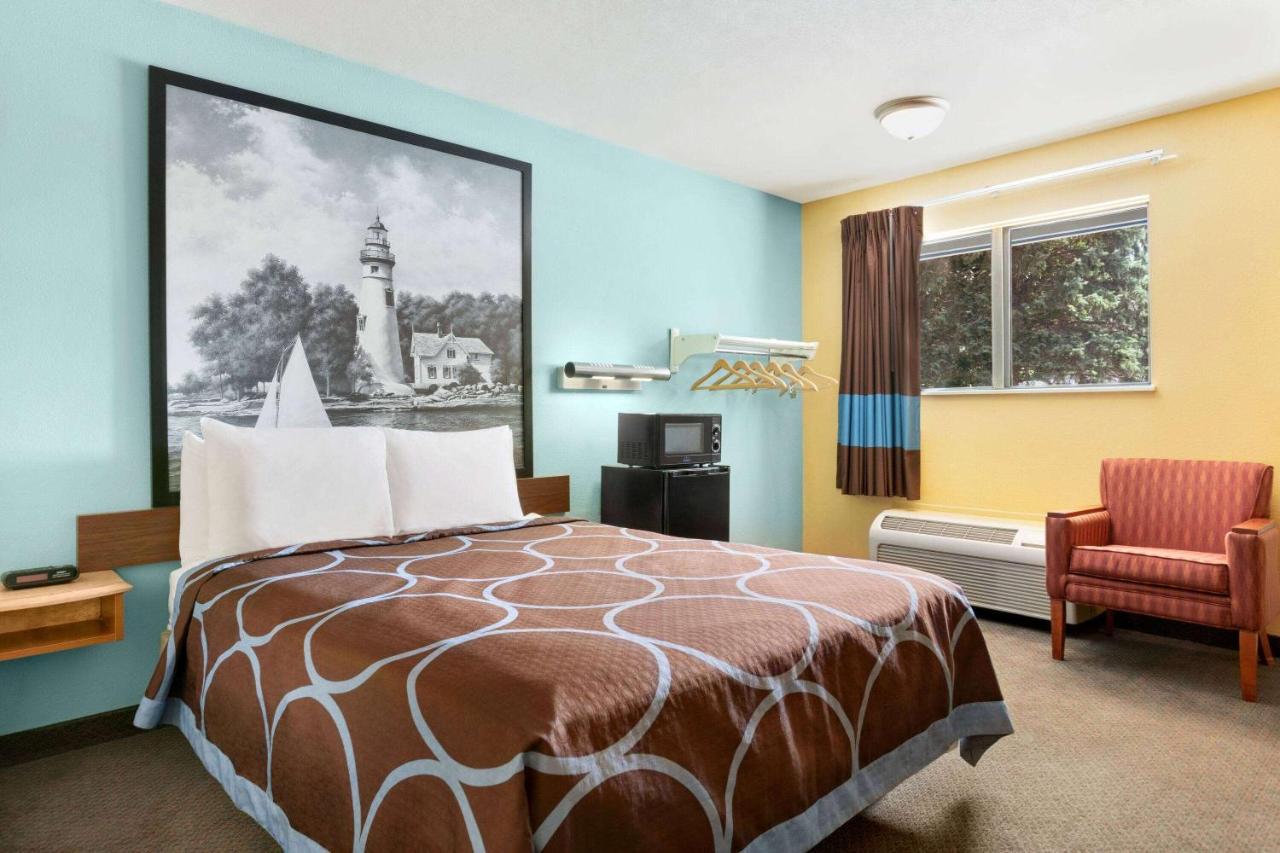 Super 8 By Wyndham Findlay Hotel Bagian luar foto