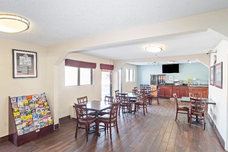 Super 8 By Wyndham Findlay Hotel Bagian luar foto